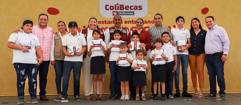 Diario_deColima's tweet image. Entrega la gobernadora  @indira_vizcaino  #uniformes a #estudiantes de escuelas #Conafe de Armería, Tecomán e Ixtlahuacán
Más información tinyurl.com/34fjatw3