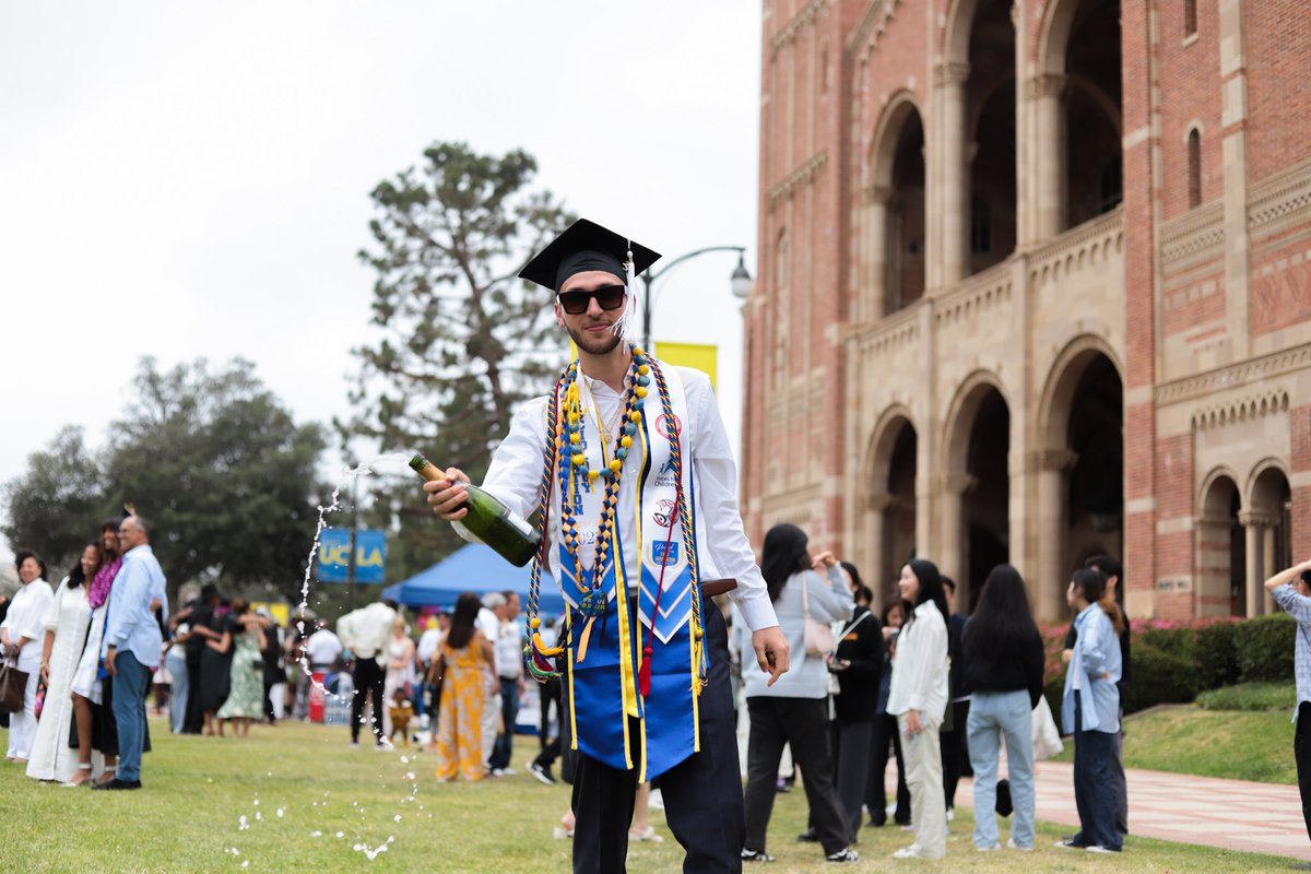 GoYardAnt22's tweet photo. graduated from college last week, surrounded by the people i love the most. ucla, it was real! 🫶🏻 https://t.co/V018AWRW9n