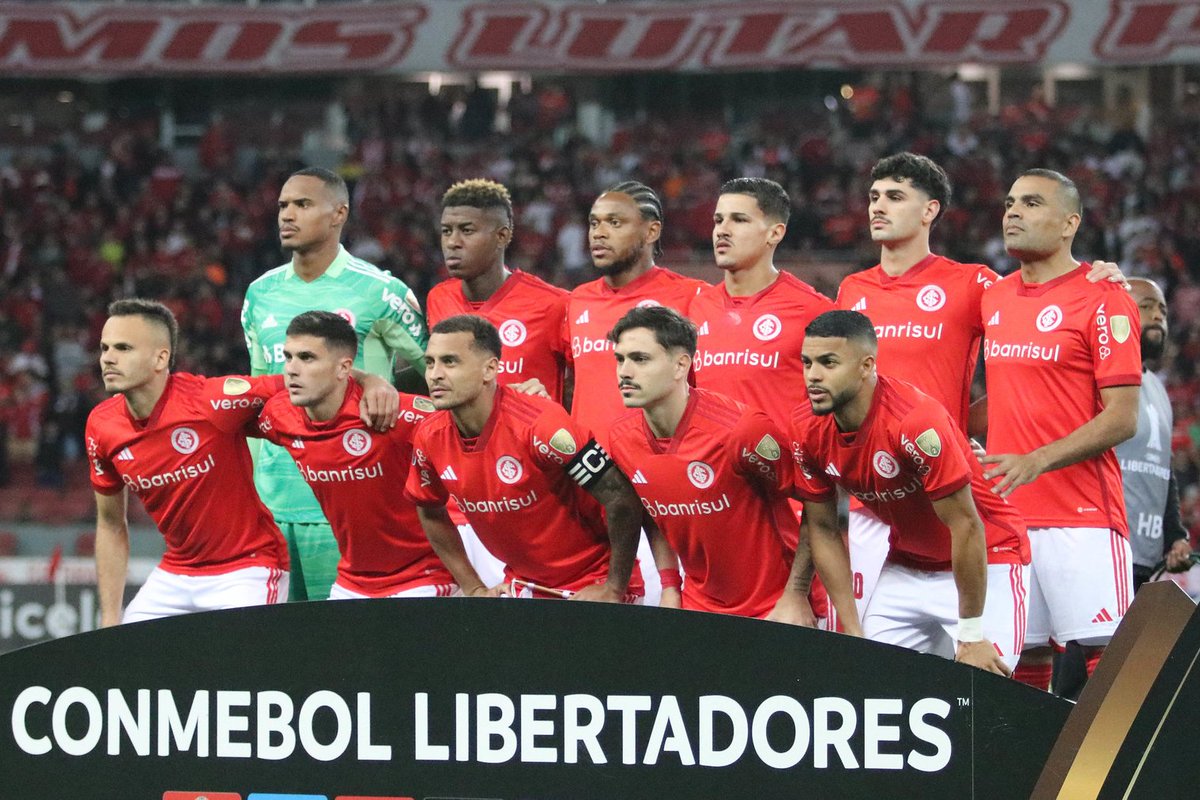 Sofascore Brazil on X: 🔎 Weverton 🆚 Éverson na @LibertadoresBR 2021:  Jogos: 9 - 10 Gols sofridos: 4 - 3 Defesas: 26 - 33 Defesas difíceis: 7 -  11 Bolas defendidas: 87% 
