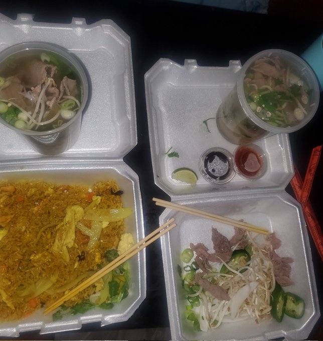 Pho and pineapple fried rice!😋😍 https://t.co/Gc4dvNa7MV<a href="/tag/newprofilepic"class="tags"><span>#newprofilepic</span></a>