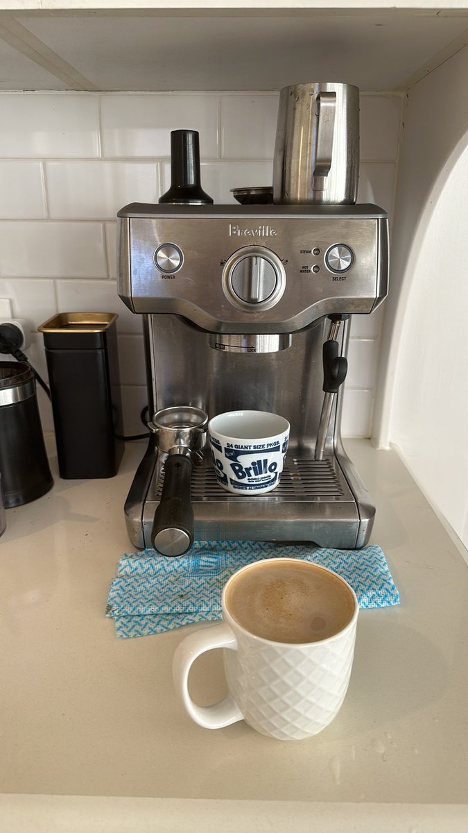 Upgraded my coffee brewing to a new level ☕️😅

Can’t wait to really learn how to make the best of it.
Surely <a href="/malinsundberg/">Malin Sundberg</a> has a few tips? 😀