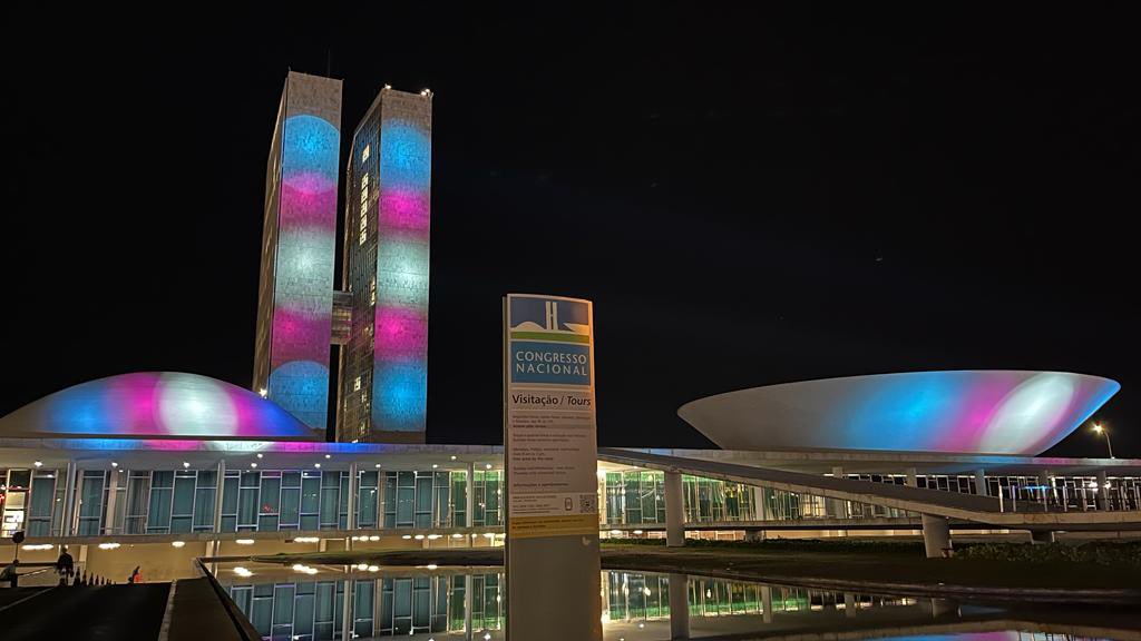 DudaSalabert's tweet photo. E as luzes vão aos poucos vencendo a escuridão. Depois de 4 anos sombrios, a esperança volta a brilhar! 

Iluminemos o congresso para uma política plural , diversa e democrática 🏳️‍⚧️🏳️‍🌈 https://t.co/75bXULsyFt