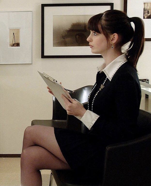saintdoII's tweet photo. the devil wears prada (2006) costume design by patricia field

with the wardrobe budget originally being $100k she found a way to pull $1 million worth of clothes through her fashion industry friends including over 100 designers, mostly prada and chanel https://t.co/nyB9l4du1n