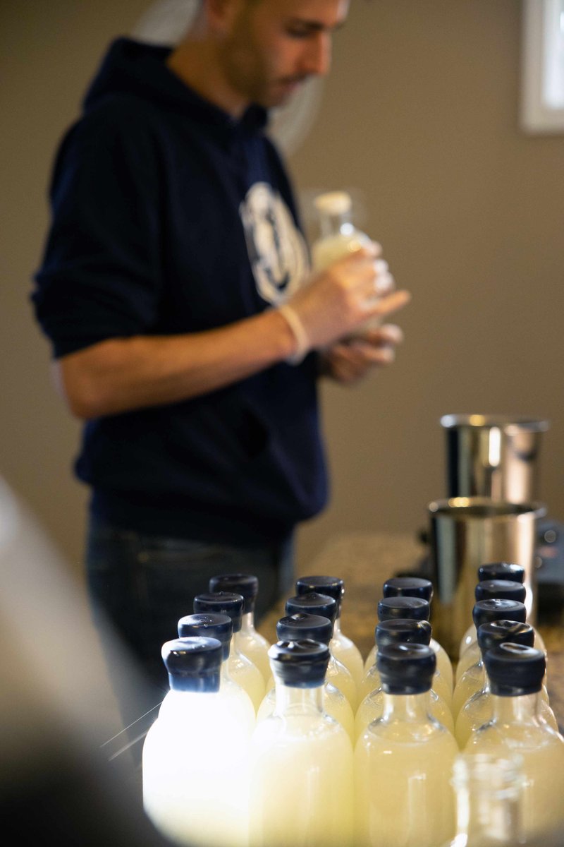 TOAwaters's tweet image. Hand-dipped, one by one. 

#howitsmade #howitsdone #makingsoap #makingbubblebath #smallbusiness #shopsmall #smallbiz #GetYourTOAon #TOAforLife