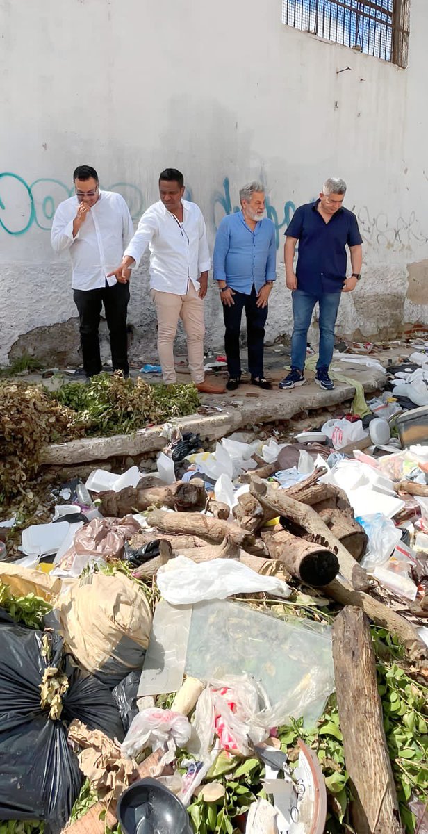 concejaljuanvd's tweet photo. Hoy dimos inicio a la agenda de recorridos que propuse desde el Concejo Distrital, a través de la Comisión Accidental, para inspeccionar y darle solución, a los basureros a cielo abierto en puntos estratégicos de la ciudad. https://t.co/XBkPhRRyNz
