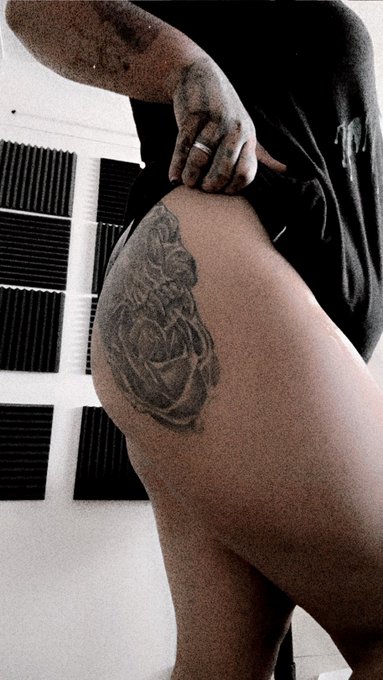@art_yoda  It&rsquo;s been over a year and I am still in love with this tattoo&hellip; 🖤🖤🖤 https://t.co/D9WcFvUsP<a class="tags" target="_blank" title="On Twitter" href="/?out=eyJ0eXAiOiJKV1QiLCJhbGciOiJIUzUxMiJ9.eyJpYXQiOjE3MjE5NjYyMjcsImlzcyI6InR3cG9ybnN0YXJzLmNvbSIsIm5iZiI6MTcyMTk2NjIyNywiZXhwIjoxNzUzNTAyMjI3LCJyZWRpcmVjdF91cmwiOiJodHRwczovL3R3aXR0ZXIuY29tL2FydF95b2RhIn0.zXN76BWpXL-W8WBPxx2ZpsjqoOO_A7_ZpvNiARpMxtN5DSJZykblIDB_nHBtZOl0WHObpyviWWuOAvqjYffv2w">@art_yoda</a><a href="/tag/tattoos"class="tags"><span>#tattoos</span></a><a href="/tag/findom"class="tags"><span>#findom</span></a><a href="/tag/piercings"class="tags"><span>#piercings</span></a><a href="/tag/paypigs"class="tags"><span>#paypigs</span></a><a href="/tag/paypig"class="tags"><span>#paypig</span></a><a href="/tag/payment"class="tags"><span>#payment</span></a>