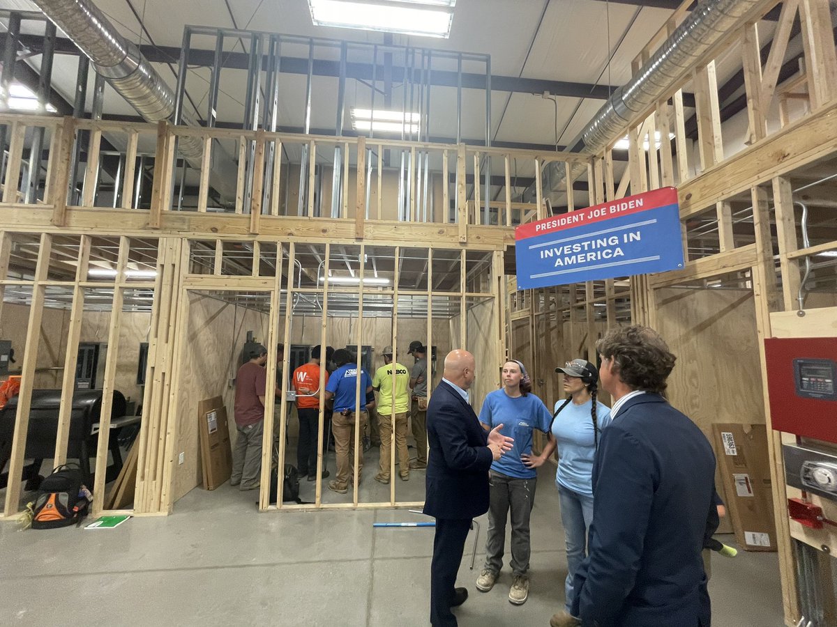 ⚡️Charged up &amp; ready to go after leaving IBEW 175’s Electrical Training Center ⚡️

Great meeting with the electricians helping to build America’s EV charging network. We talked at length about how to continue increasing representation of women &amp; people of color in the workforce.