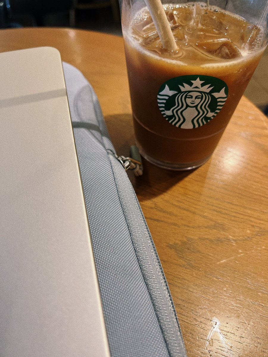 YucaTOEIC1's tweet photo. Good morning. It’s good to have an hour to spend at Starbucks in the morning. The good thing is I can concentrate on the work whenever I’m here. The problem is I can’t do the same at home. Have a blooming Thursday! https://t.co/Qf120bBFX8