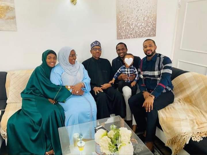 Imranmuhdz's tweet photo. Eid Mubarak Ex President Muhammadu Buhari. https://t.co/ATJk8Gjq7v