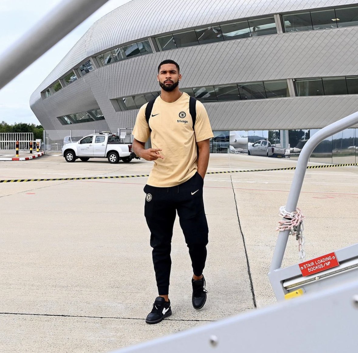 FabrizioRomano's tweet photo. Ruben Loftus-Cheek, landed in Milano right now. Medical tests scheduled early morning tomorrow 🔴⚫️🛬 #ACMilan

AC Milan, prepared to announce RLC as new signing from Chelsea. https://t.co/ubsshcYpya