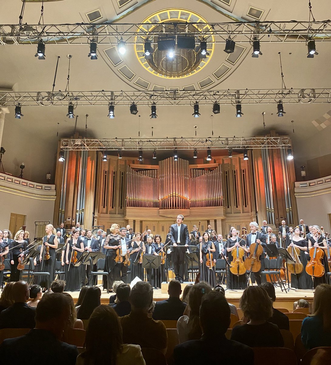 cccvrcak's tweet photo. Croatia's #EU 🇭🇷🇪🇺 journey commemorated at @Bozar with a spectacular Gala Concert, inaugurated by Minister @NObuljen.  Maestro @Rophp, @martinafiljak and #SimfonijskiorkestarHRT delivered a mesmerizing performance, reflecting a decade of shared achievements and cultural unity 🎼. https://t.co/0g212m8dDc