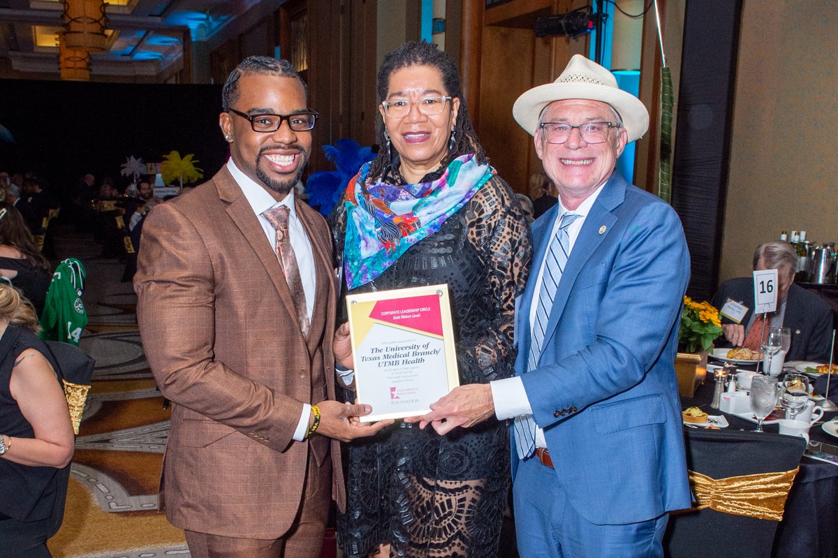 At the 2023 Gala last month,TMA Foundation President Carla Ortique, MD thanks  <a href="/utmbhealth/">UTMB Health</a>   John Sealy School of Medicine for years of support that improves the health of all Texans. Accepting the TMAF Corporate Leadership Circle award is Jeffrey Susman, MD, Interim Dean.
