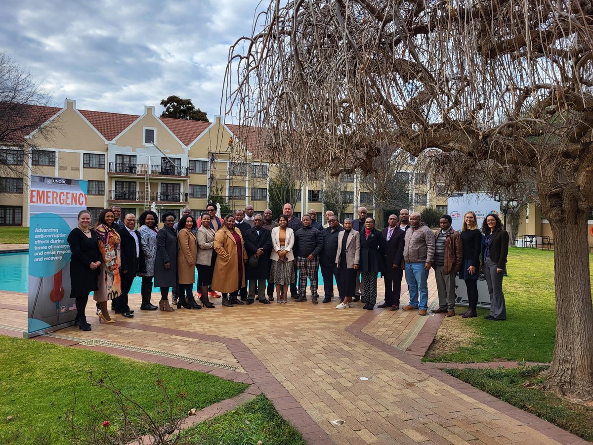 UNODC_ROSAF's tweet photo. Corruption threatens the government’s ability to protect the right to health🏥🩺💊

Supported by @UNODC_ROSAF, @HealthZA &amp; @RSASIU, the Provincial DoH of Free State ZA gathered to identify and rank corruption risks in their operations.

#UnitedAgainstCorruption #SDG3 https://t.co/6bsfJfNdQ0
