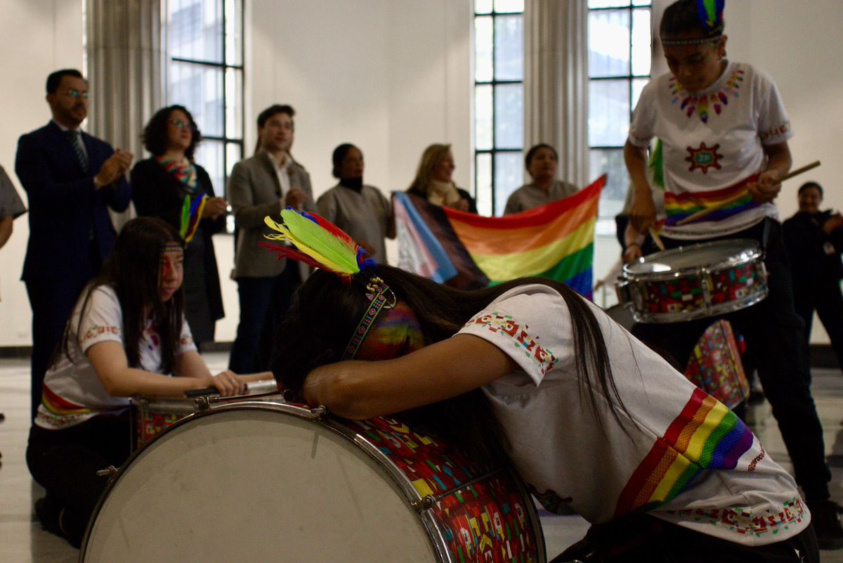 ¡La diversidad nos enriquece como sociedad!  Cada persona, independientemente de su orientación sexual o identidad de género, tiene talentos y habilidades. Construyamos  una 🇨🇴 en la que todos podamos vivir libres y sin temor a la discriminación.
#SúmateALaRutaDiversa