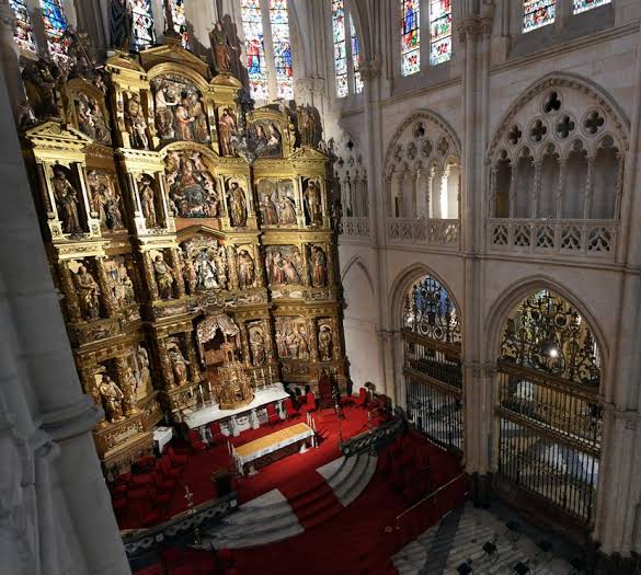 Dünyanın en uzun süren inşaat projesi: Katedral de Burgos!

 1221'de başlayan bu gotik yapı, yaklaşık 300 yıl sürdü. 26 nesil inşaatçı, bu muhteşem eseri tamamlamak için emek verdi. İnşaat tarihinin olağanüstü bir örneği! ⛪️🏗️ #KatedraldeBurgos #İnşaatTarihi
