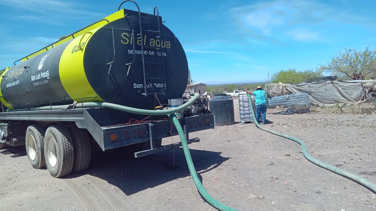 AntenaSanLuis's tweet photo. #Municipio | #GobiernodelaCapital refuerza abasto de #aguapotable en #comunidades de las delegaciones de #SLP
Tan sólo en dos días, en #Bocas se reparten más de 135 mil litros, a través del servicio gratuito de pipas -> https://t.co/WjdnxKYltk https://t.co/hwfRQ9PrLz