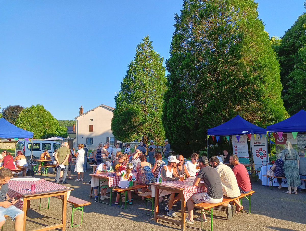AnaisAsept's tweet photo. Riches rencontres avec les habitants de #Leuglay grâce à l'association @LaVilleaJoie  samedi dernier ! Les participants à l'atelier Cap Bien Etre en Septembre dans cette commune  devraient être nombreux ! #maison familiale Leuglay https://t.co/ZlkOUYEuIl