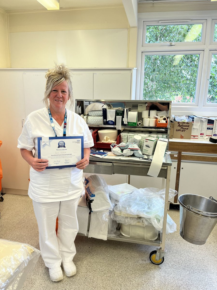 misstickle101's tweet photo. One of Outpatients fabulous Plaster Techs received 25 years long service award this week. Thank you Sue, for all those bones you helped put back together! 25 years = way too many bones to count! 🦴🩹 🤣👌🏽#UHLlongserviceaward #thankyou @ZoeLineker @Cjparker32 @DianeBr68144961 https://t.co/1qNZJrcVNF