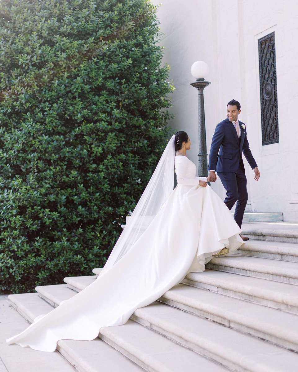 DesignCuisine's tweet photo. "Love is a friendship set to music." โJoseph Campbell ๐ถ Such a lovely wedding ๐
#DesignCuisineEvents #DC #WashingtonDC #dcweddingplanners #dcweddings #dcbrides #dcfoodie #weddingcatering #dccatering #creativefood #foodie #eventsdc #eventsprofs #cateringservice #dmvcatering https://t.co/FRHTK8qDus