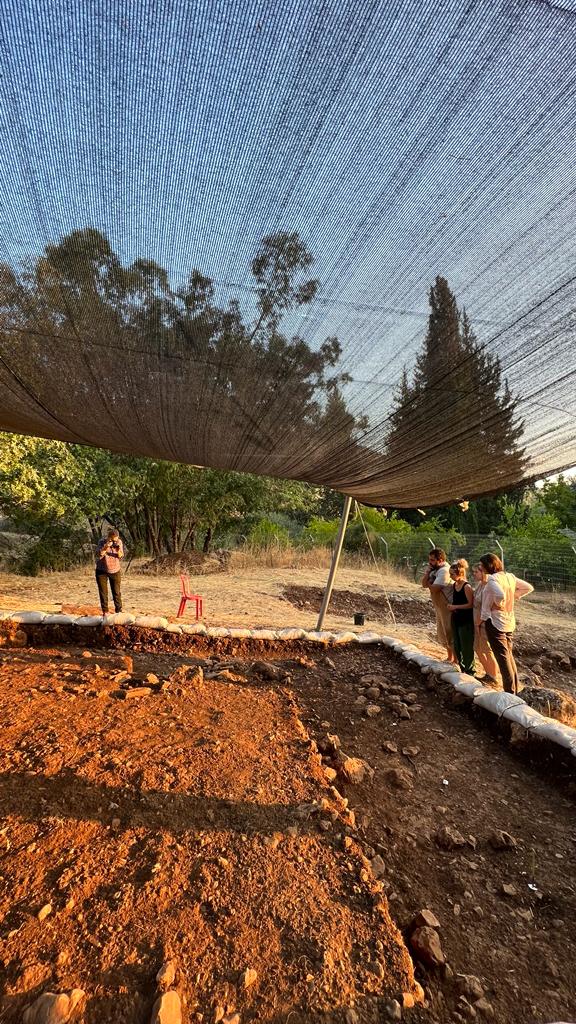 "Brand new" Natufian Layers ready to be photographed📸📸

⛏️⛏️Eynan-Mallaha excavation ⛏️⛏️ 

#Prehistory #Natufian #Excavation