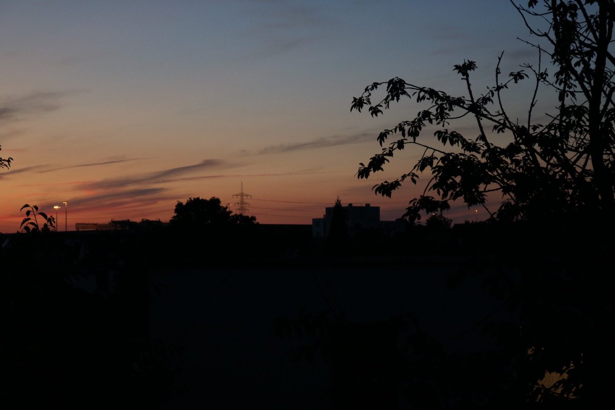 tarek_alzamel's tweet image. Amazing Sunset from Stuttgart 
#sunsetphotography
#beautiful
#sunset 
#clouds
#orange
#outdoor
#sky
#evening
#instadaily
#instagood
#instaart
#photooftheday
#landscape
#nature
#naturephotography
#tarek_alzamel
#love #instapic
#tree 
#smoothie
#potd
#canon
#germany
#photografy