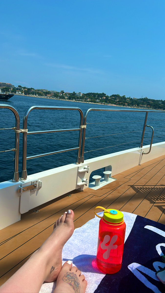 bethanythomas16's tweet photo. When I say this water bottle travels everywhere with me, I mean it 🇫🇷 @LN4 @LandoNorris https://t.co/Xx4TlQvK8n