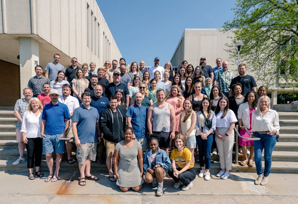 enaholtermann's tweet photo. It won't be long until we are back on-campus @QueensEduc wrapping up the summer term with these amazing Multi-Session teacher Candidates 🍎 See you on July 4th 🎉 #OntEd #TEMS #FSLM https://t.co/CySU6ImiCZ