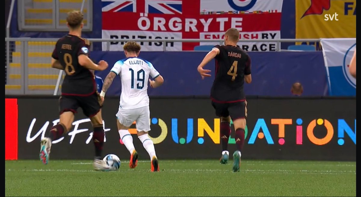 Vid dagens U21-EM mellan England-Tyskland dök han upp igen med flaggan, the main man Jason Burke. Cheers, & thanks 4 spreading the knowledge of @OrgryteFotboll . ❤️💙🤍
