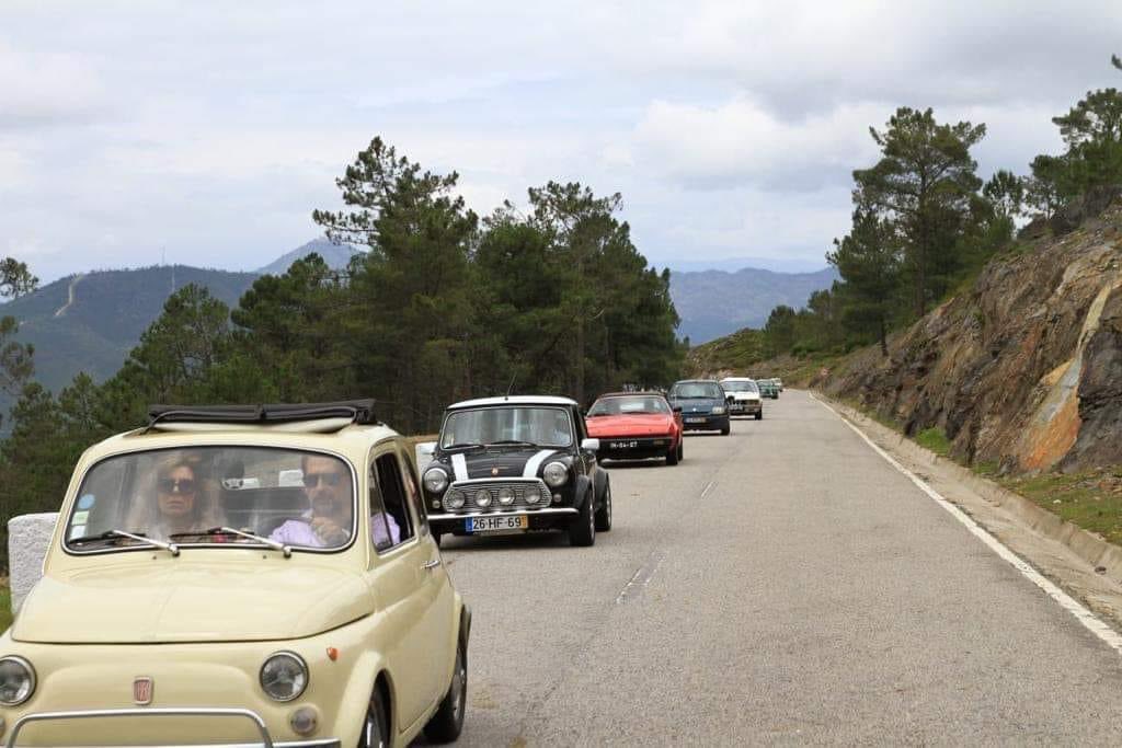 _tinoderans_'s tweet photo. No passado, dia 18, realizou-se a II Gala Clássicos à Época, organizada pela Driver`s Club N304, com a participação de cerca de 40 automóveis clássicos de elevado padrão e valor histórico.
#driversclub
#N304
#mondimdebasto
#porsche
#automoveisclassicos https://t.co/YwUagklGHJ