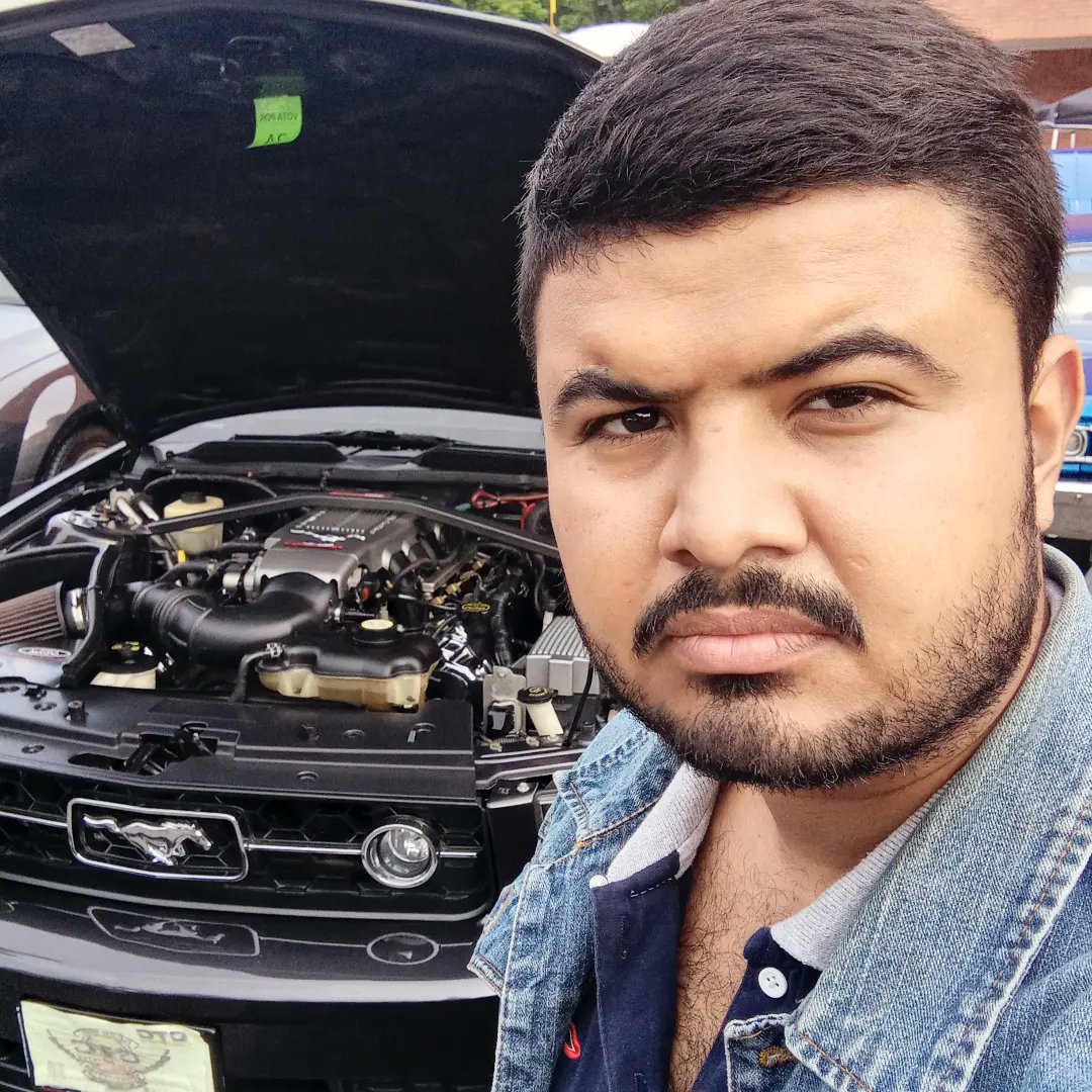 MoisesMatheus10's tweet photo. Disfrutando de los autos de Venezuela https://t.co/dl5gDJpBHJ