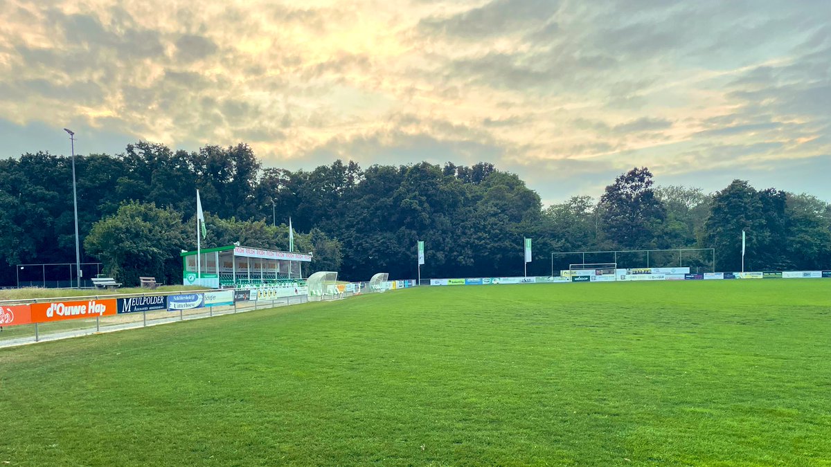 edwinoverbeeke's tweet photo. CLUBBEZOEK | Vanavond @LuctorHzand trost gesprek gehad over jeugdspelersraad, toekomstplannen, teamindelingen en kaderbeleid icm opleidingen en mogelijkheden die @KNVB te bieden heeft. #ontwikkeling #plannen #rinusApp #zaalvoetbal #aftrapbijeenkomst https://t.co/6h0R3zcPqT