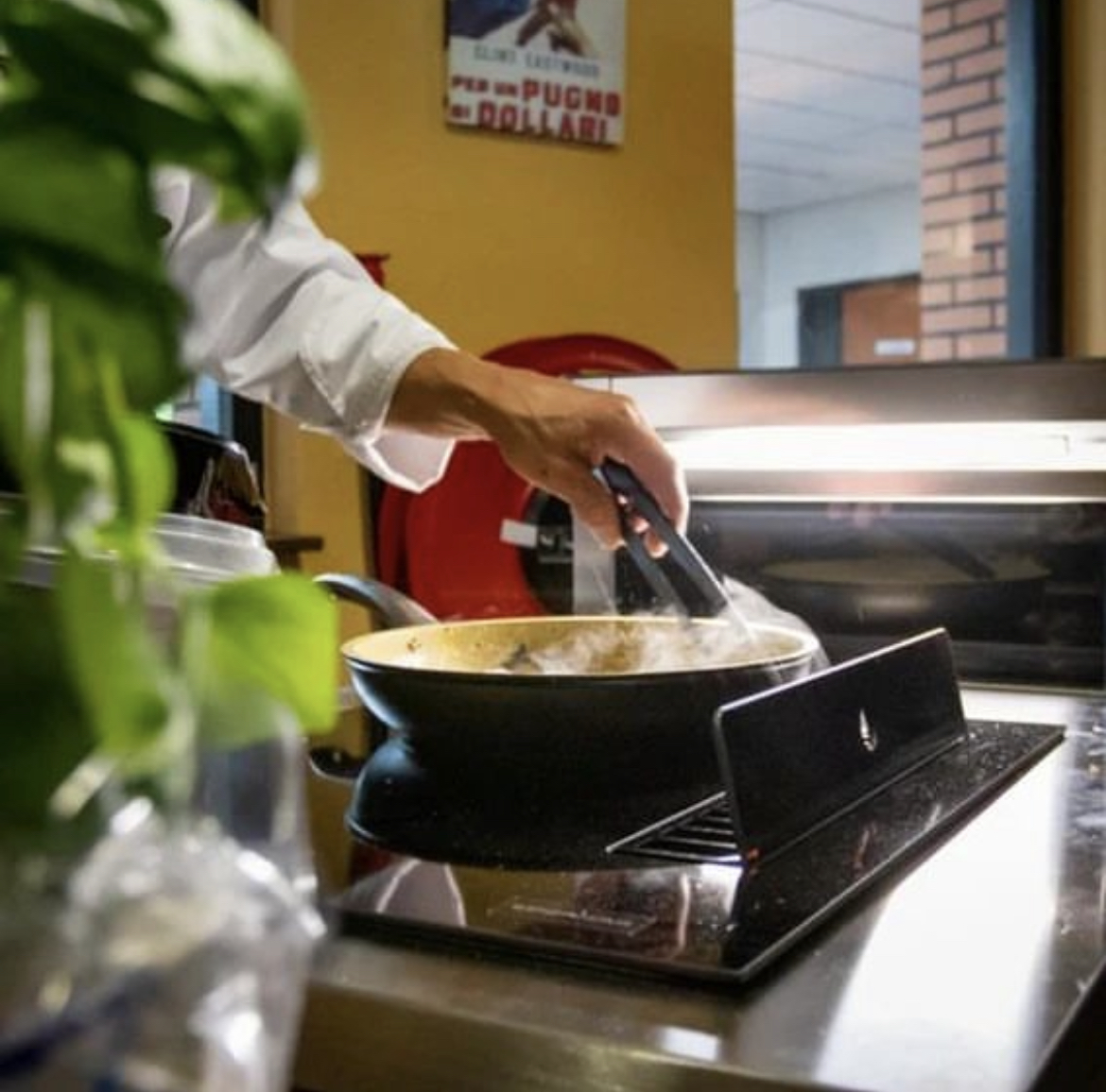 “Multum in Parvo“ Latin for “a great deal in a small space“  certainly achieved by #esistyle with the #kompatto 45cm width #ventinghob , call us on 01909 268298 to learn more