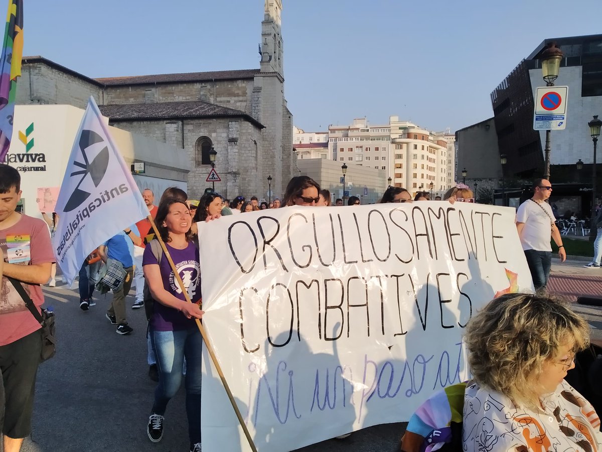 AnticapiBurgos's tweet photo. 🔥#Orgullo es protesta, disidencia y resistencia.
#Orgullo es organizarnos juntes frente a la reacción y el capital.
Ni un paso atrás.
#OrgullosamenteCombatives 🏳️🌈✊🏾🏳️⚧️ https://t.co/eSolIVKWng