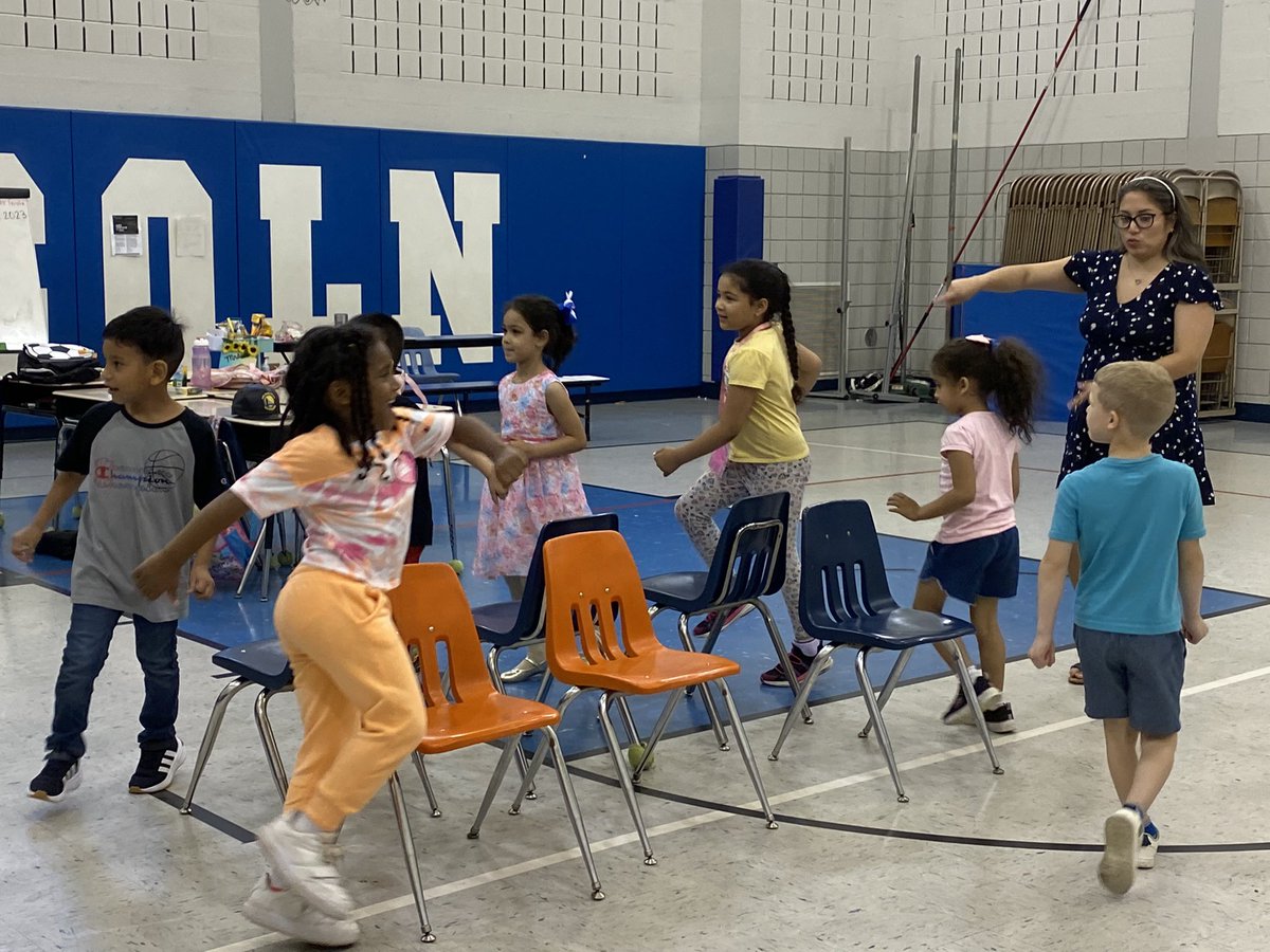 Mrs. Liz Kuser tweet media