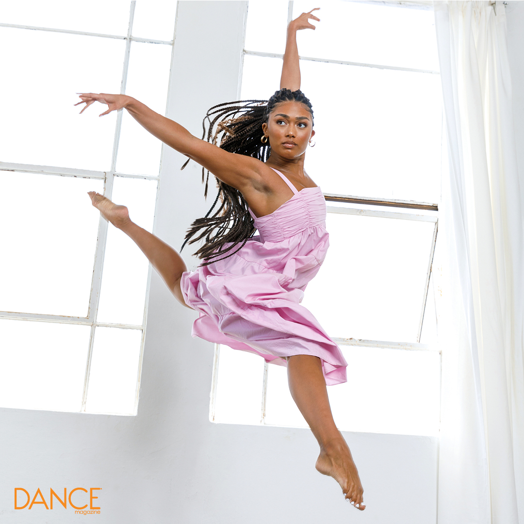 Dance_Magazine's tweet photo. #PlacesPlease! We spoke with #dancer and @BelAirPeacock actress Jazlyn Martin about her go-to classes, getting the part, bringing #representation onscreen, and more: https://t.co/VIUeGPKee7 🧡
#FreshPrinceOfBelAir #BelAir #TV #Dance
📸: Jazlyn Martin. Photo by Michael Higgins. https://t.co/2X0m12f8Zk