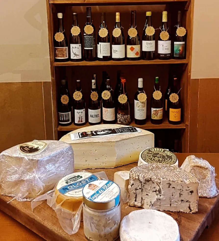 🧀 Taula de formatges 🧀

Arriba l'estiu i pels sopars torna la teula del Xalet-Refugi amb form artesans.

Els voleu tastar?

<a href="/riudavets_frmtg/">Formatges Riudavets</a> <a href="/FormatgeReixago/">Reixagó</a>
<a href="/peremolideger/">Molí de Ger 🧀🧀🧀🧀</a> <a href="/serratgros/">Serrat Gros</a> #calmusic

⚠️ Cada setmana i en funció de la demanda i provisions anem variant.
