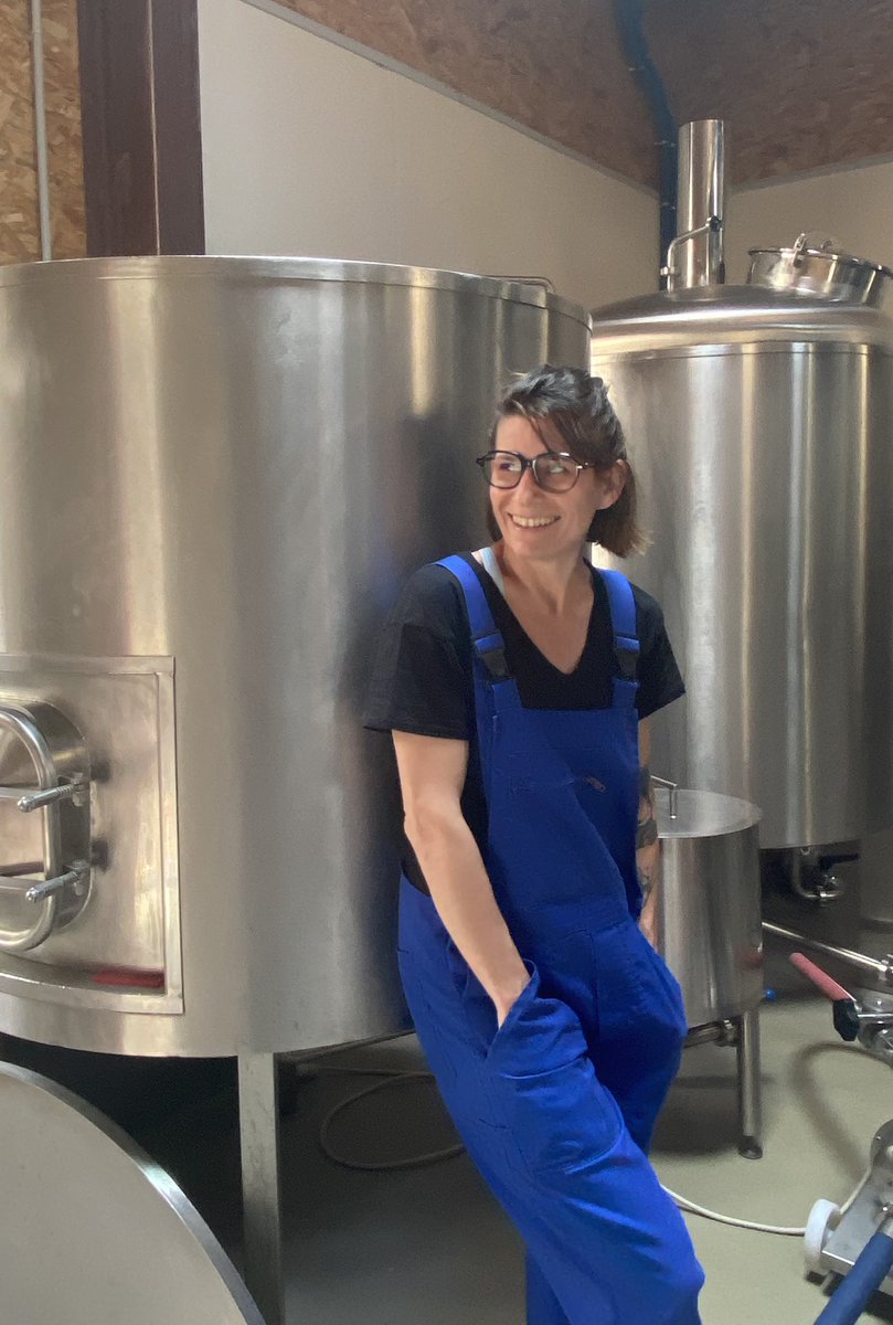 Mordumagazine's tweet photo. Brasseuse d’émotions
De passion
Amie au long cours
Des bières sages ou insolites, toujours parfaites .
Petite visite surprise à Annecy
A la brasserie Artmalté
Revoir Stéphanie Altermatt
#brasseuse #femmesdelabiere #annecy #biere #brasserie #bierissima #mordumagazine https://t.co/Fs8Rc3IHjL