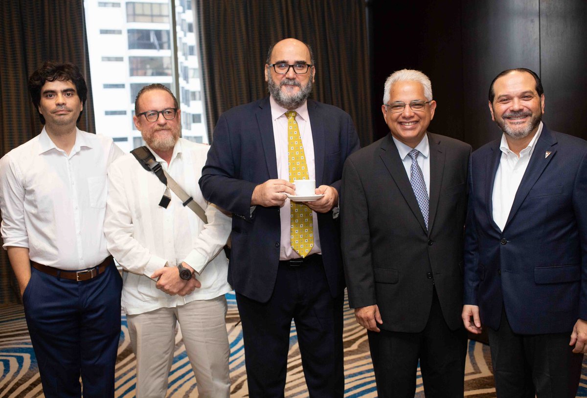 espaciocivico's tweet photo. @espaciocivico en alianza con @LibertCiudadana  
@FundaIPEC  y apoyo de @USEmbPAN realizaron el Foro Internacional sobre #IntegridadPolítica y el financiamiento de la democracia.

La apertura estuvo a cargo de @USAmbassadorPAN de @USEmbPAN la Honorable Señora Yara Campos, Magistrada Suplente del @tepanama y Claudio Valencia, Presidente de @espaciocivico 

El foro contó con expertos internacionales y nacionales:
-Pablo Secchi, Director Ejecutivo @poderciudadano 
-Sandra Martínez, Directora de Iniciativas Sistema Político y Estado de @transparenciaco 
-Carlos Gasnell Acuña, Miembro por la Academia del Foro Ciudadano Pro-Reformas Electorales de Panamá.
-Olga de Obaldía, Directora Ejecutiva de @LibertCiudadana quien moderó el intercambio.

Las conclusiones estuvieron a cargo de @LeahCedeno Vicepresidenta de @espaciocivico 

El foro abordó las mejores prácticas para evitar el abuso del dinero público, sensibilizar sobre los conflictos de intereses de donantes, el dinero del crimen organizado en las campañas políticas y promover el control ciudadano en todo el proceso electoral. Temas particularmente relevantes de cara a las elecciones de 2024.

#eleccionestransparentes2024
#espaciocívico