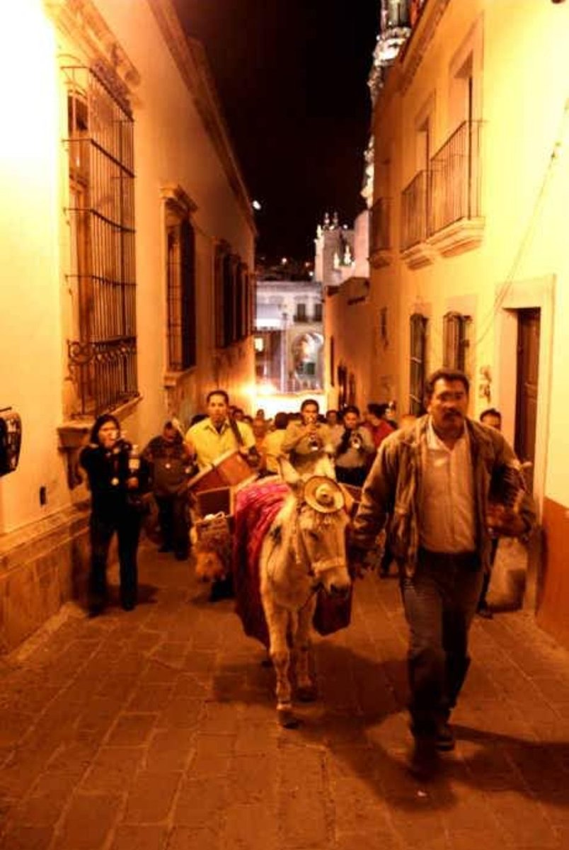 #ClaudiaTanMexicana como las calledoneadas zacatecanas! @Claudiashein @UlisesMejiaH_ @AbrahamCarro