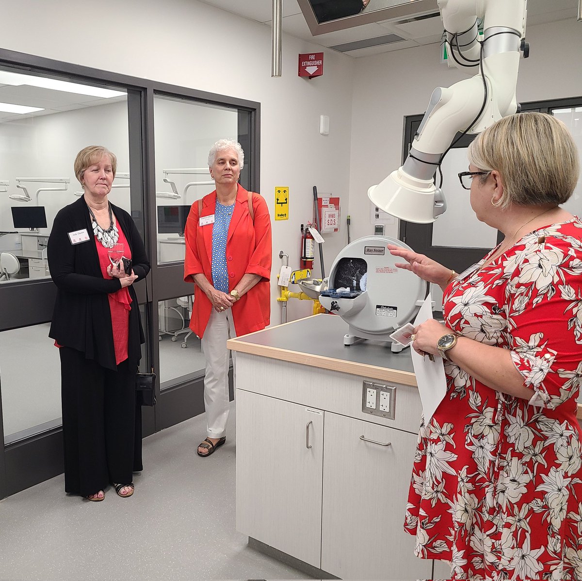 Celebrating past Board Members and retired senior leaders from @FanshaweCollege with the President's Academy @PresFanshaweC. Tours of the Oral Health Clinic and Massage Therapy clinics well under way.
