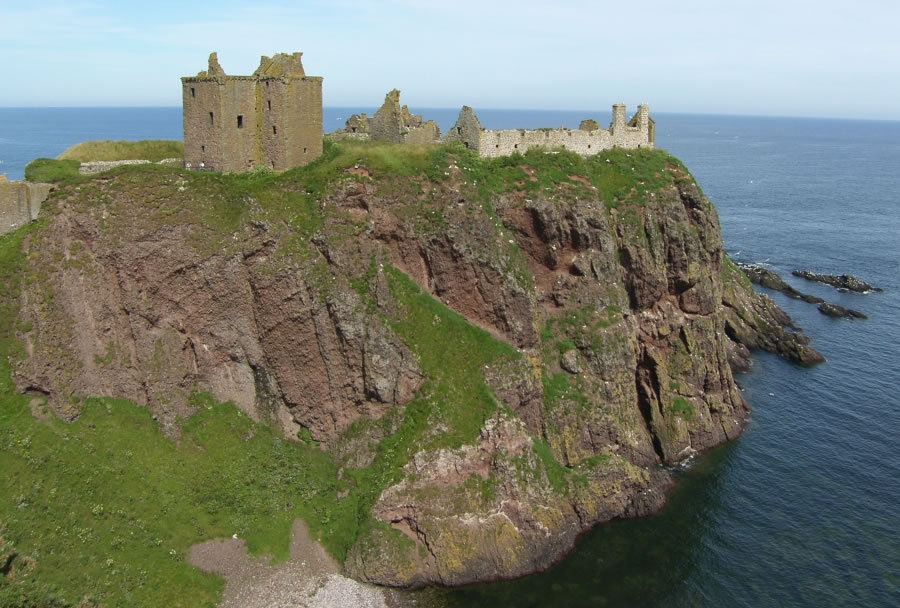 As requested this evening, Tour #Scotland travel Blog video of pictorial record of images and photography Album 17 on ancestry, genealogy, visit and trip to sites including; Dunnottar Castle, Fort Augustus, Glamis Castle, Glencoe, Scone Palace and more tour-scotland-photographs.blogspot.com/2016/02/tour-s…