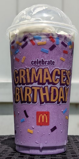 mcreider1's tweet photo. en resumen,el grimace shake es la version gringa de la manaos de uva(? digo,dulce,con sabor a "morado" segun muchos y luego te hace mal al estomago(y tiene todo el lore raro en internet de paso). no? https://t.co/9w1xn8rE0i