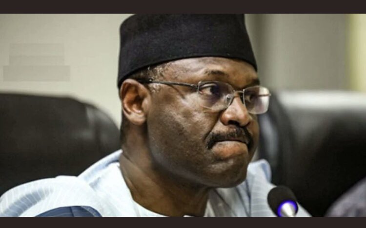 The number one enemy of Nigeria/Nigerians, Mr Yakubu wey collect over N300+billion for the 2023 general elections but ended up selling the mandate to Tinubu. 
Una forget say Yakubu bin visit Tinubu  for Lagos State sm days before the 2023 general election for