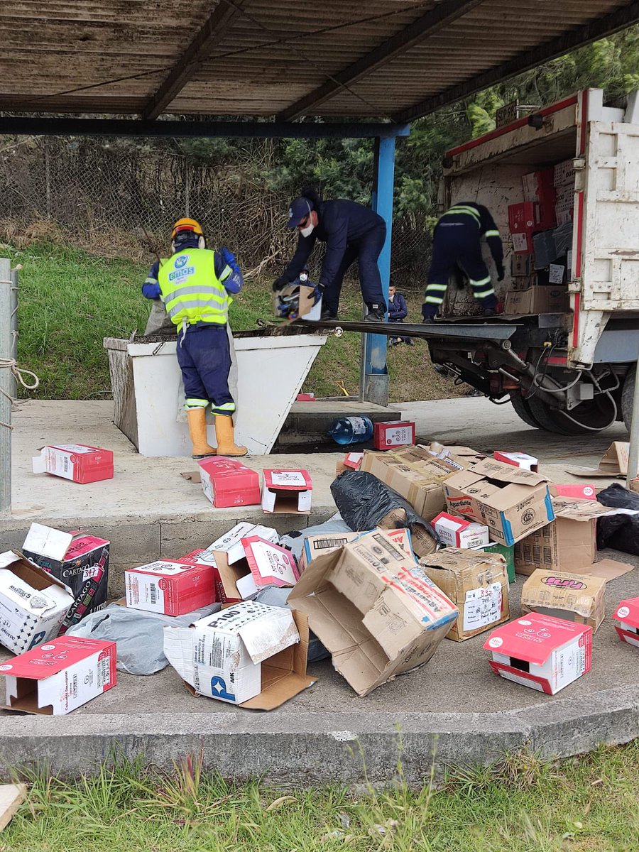 gobnarino's tweet image. Primera jornada del 2023 en la que nuestra Subsecretaría de Rentas destruyó en el Relleno Sanitario de @emaspasto2 119.720 unidades de cerveza, licores y cigarrillos que ingresaron ilegalmente a #MiNariño durante las vigencias 2020, 2021, 2022 y 2023.
#TodosContraElContrabando
