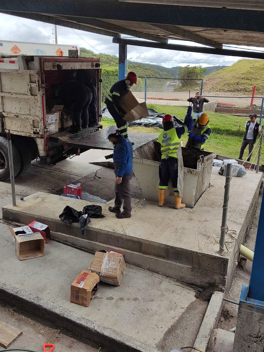 gobnarino's tweet image. Primera jornada del 2023 en la que nuestra Subsecretaría de Rentas destruyó en el Relleno Sanitario de @emaspasto2 119.720 unidades de cerveza, licores y cigarrillos que ingresaron ilegalmente a #MiNariño durante las vigencias 2020, 2021, 2022 y 2023.
#TodosContraElContrabando