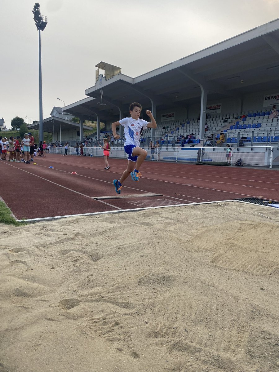 USEP 19 (@19usep) on Twitter photo Dans le cadre de la #JOP2023, s’est déroulée hier soir à <a href="/Tulle/">tulle</a> la rencontre #athlétisme en semi-nocturne.
Félicitations à l’ensemble des participants qui ont donné le meilleur d’eux mêmes sous le regard de nombreux parents.
#JOP2023
#athletisme
<a href="/DSDEN19/">DSDEN de la Corrèze</a>
<a href="/usepnationale/">USEP nationale</a> Dans le cadre de la #JOP2023, s’est déroulée hier soir à <a href="/Tulle/">tulle</a> la rencontre #athlétisme en semi-nocturne.
Félicitations à l’ensemble des participants qui ont donné le meilleur d’eux mêmes sous le regard de nombreux parents.
#JOP2023
#athletisme
<a href="/DSDEN19/">DSDEN de la Corrèze</a>
<a href="/usepnationale/">USEP nationale</a>