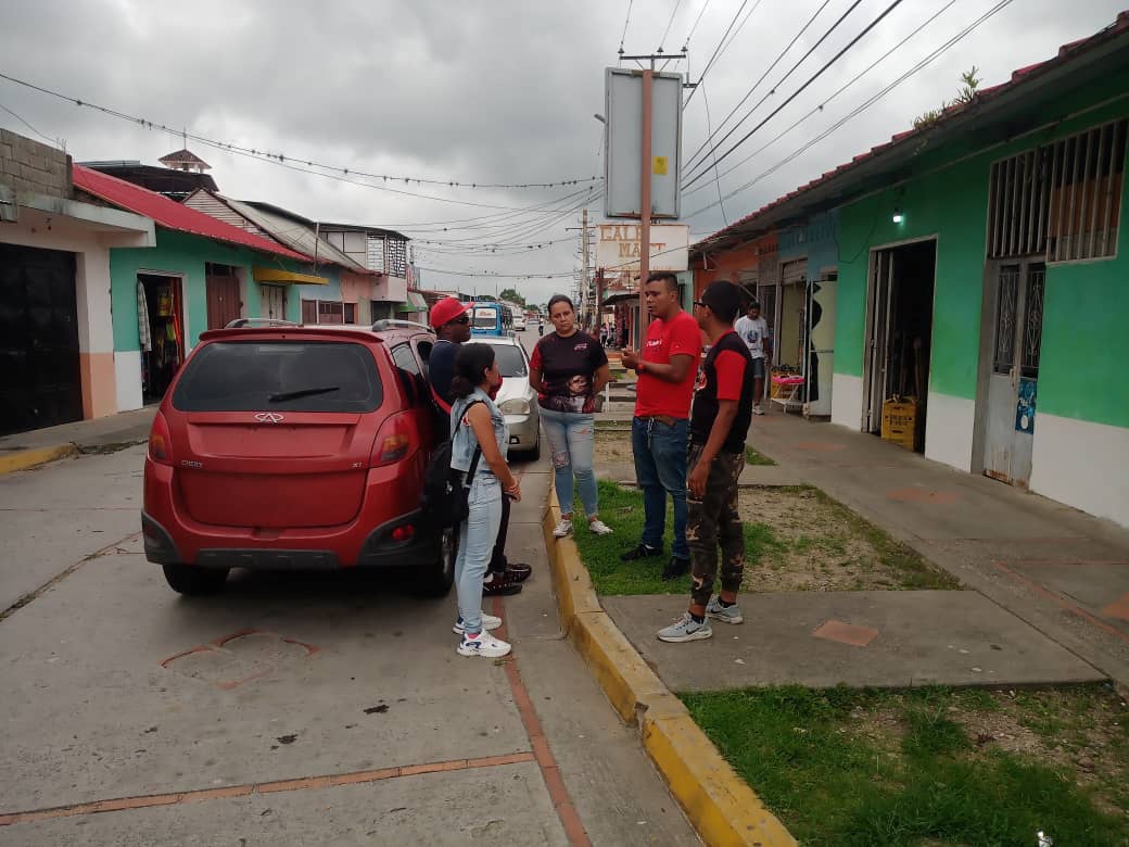 Con gran Alegría nos fuimos a visitar a nuestros hermanos del Mcp Bolivar y Mcp Rafael Rangel para orientar la tarea del 
1*+TUPAMARO de la segunda Avanzada, fortaleciendo lo Organizativo y preparándonos para el día del Niño 

"¡TUPAMARO somos todos, 

#BastaDeCinismoYankee