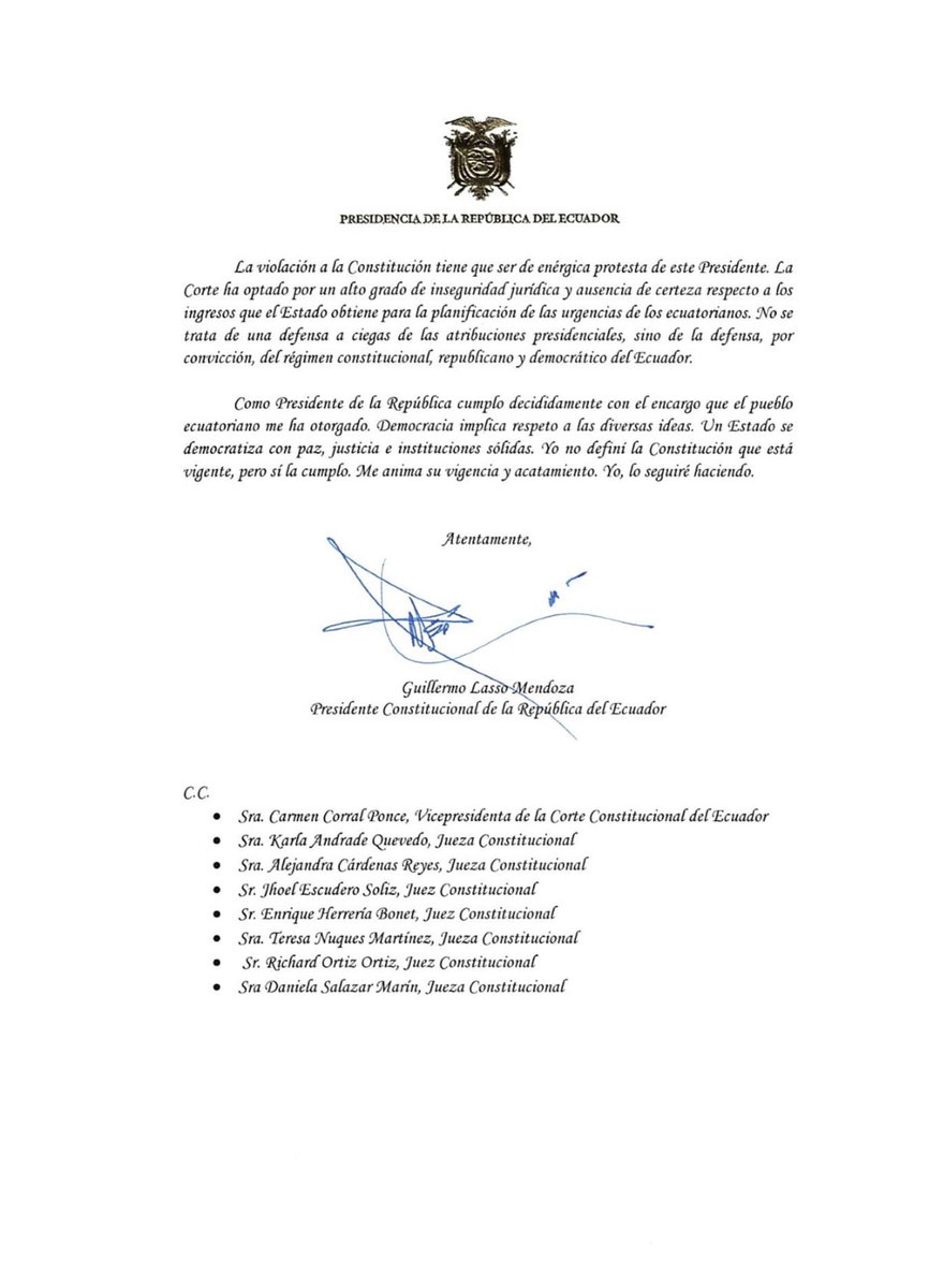 #URGENTE
¡EL 'DICTADOR' LASSO ARREMETE CONTRA LA CORTE CONSTITUCIONAL!
Cuatro hojas llenas de la perorata de Lasso en las cuales expresa su molestia por el control que realiza la entidad con respecto a sus caprichos, mal llamados Decretos-Ley
¿Tambien querrá disolver la Corte?