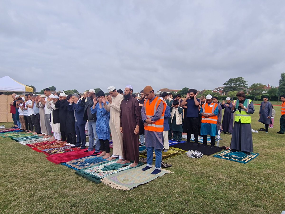 Great to see @sussex_police supporting the Bexhill Eid Mubarak celebrations at The Polegrove in Bexhill on sea. @Abul_Azad786 @KatyBourne @bexhilltc @BexhillFire