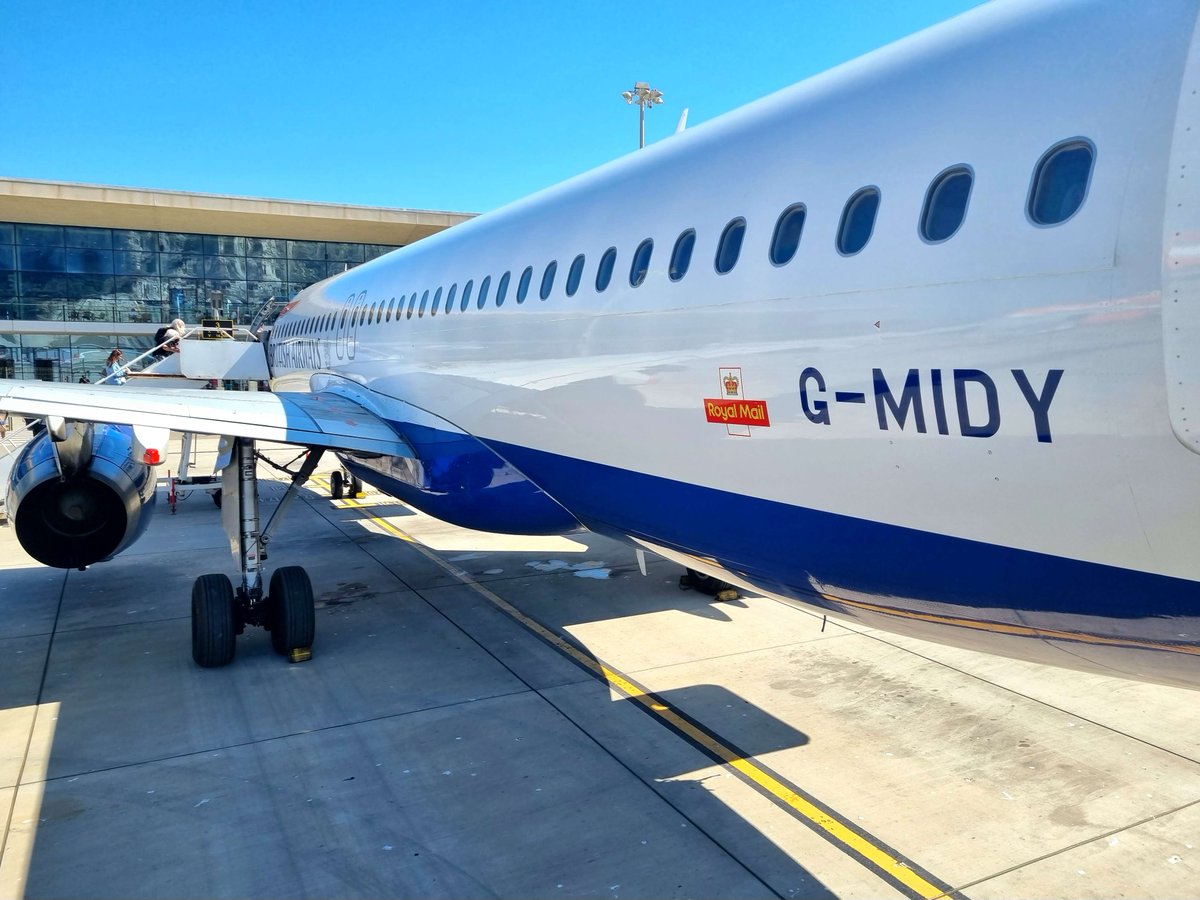 This afternoon, BA's G-MIDY was flown to Saint Athan for the final time as BA9276E. Was fortunate enough to have flown on her twice this month, back and forth to Gibraltar. I am told she still flew very nicely indeed, She Flew, She Served. ❤️💙